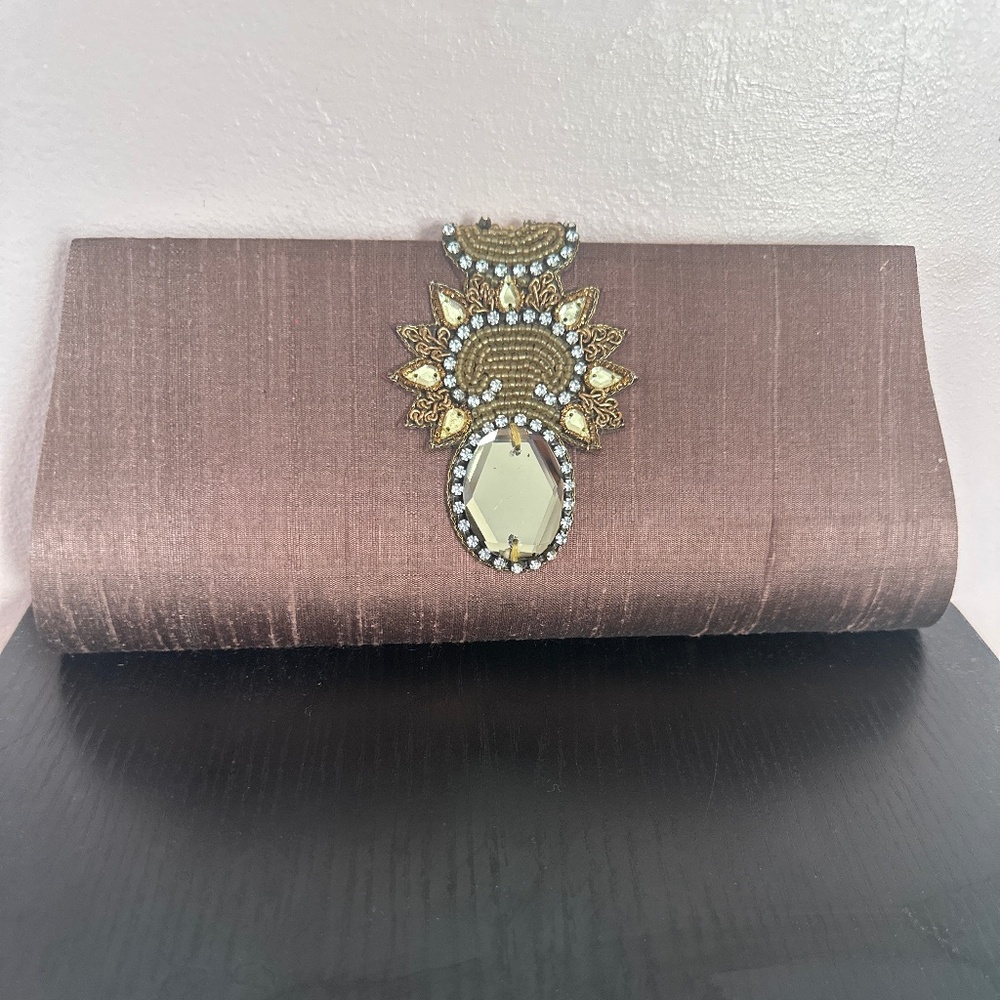 Elegant hand-embroidered clutch in brown